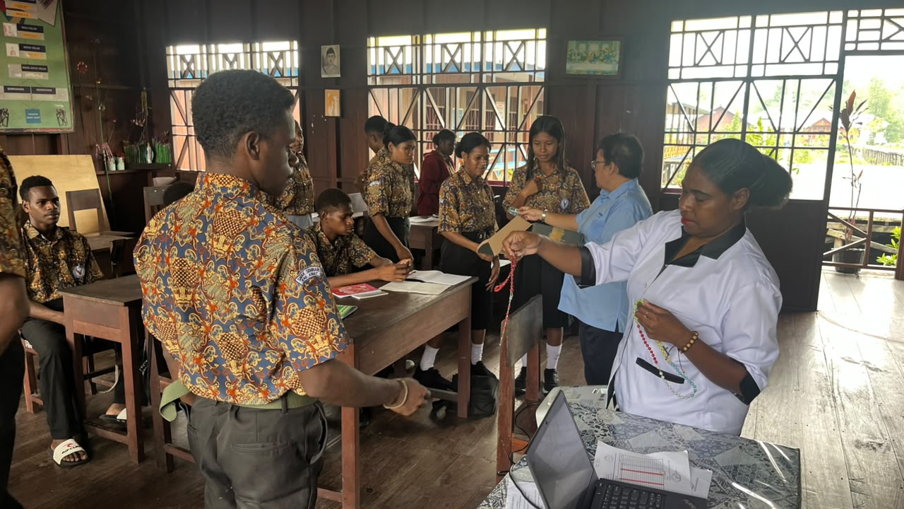 Pembagian Kalung Rosario